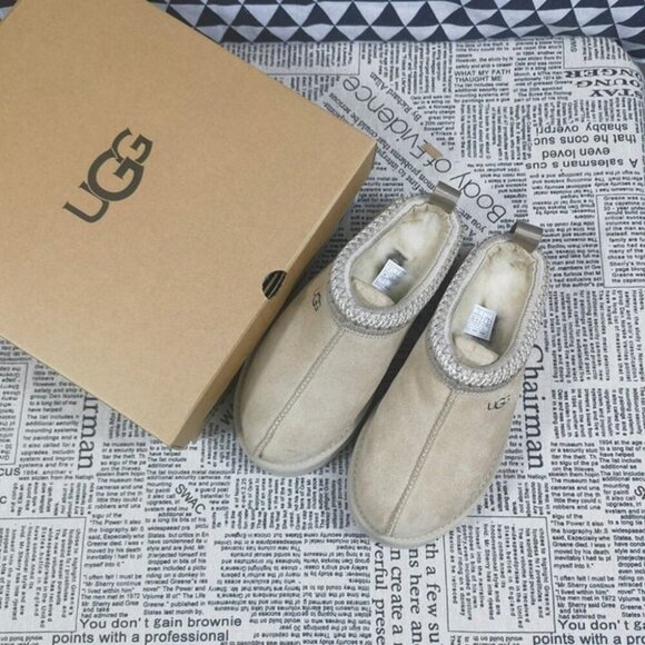 UGG Women's Cream Platform Slip-Ons - Picture 4 of 10